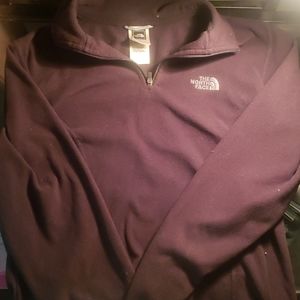 This is a nice new long sleeve half zip up